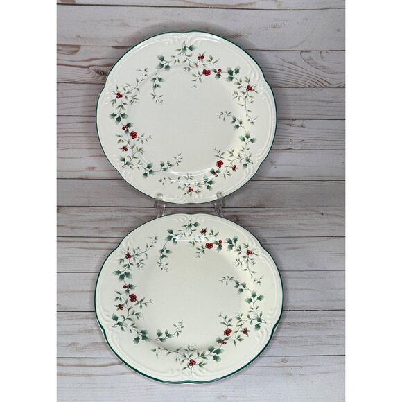 Pfaltzgraff Winterberry 10" Dinner Plates Set of 2 Christmas Holly Berry Holiday - Picture 1 of 8